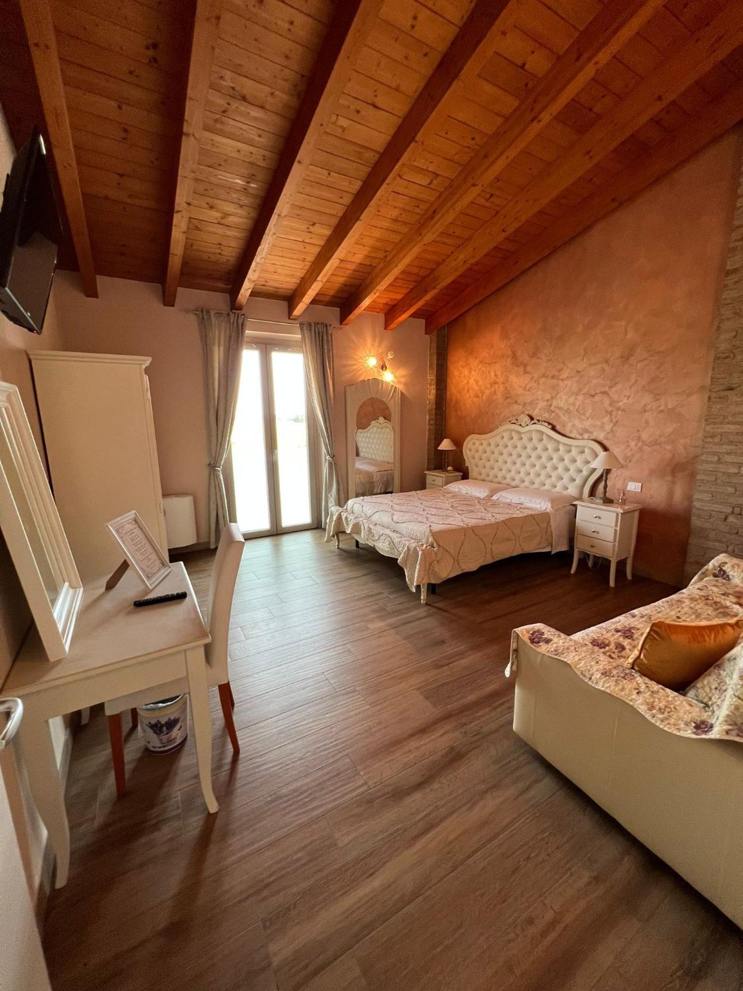 Agriturismo Le Fontanelle Da Valente 몬티키아리 외부 사진